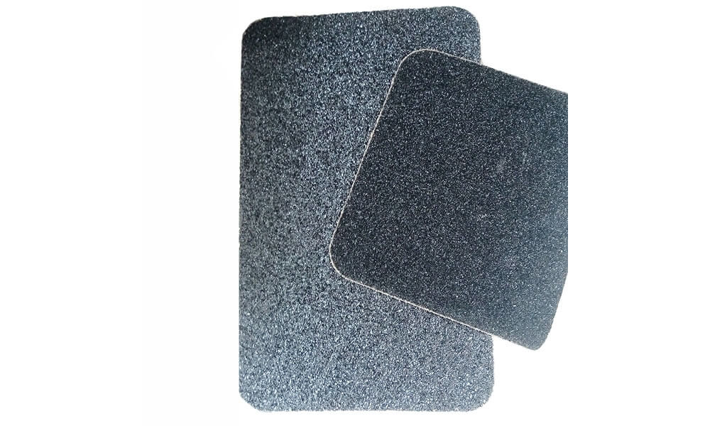 Gummed non-slip pad